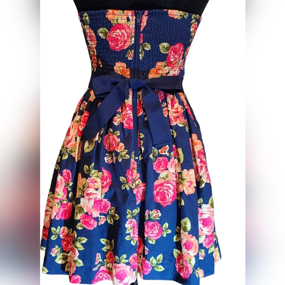 Forever 21 Navy NS dress 👗 - Picture 4 of 12